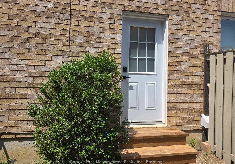 43-dills-crescent-milton-ontario-w13605462