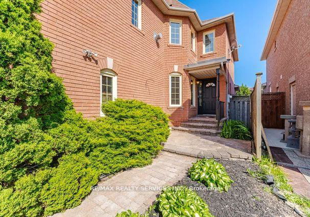 8-safari-court-brampton-ontario-w13605548