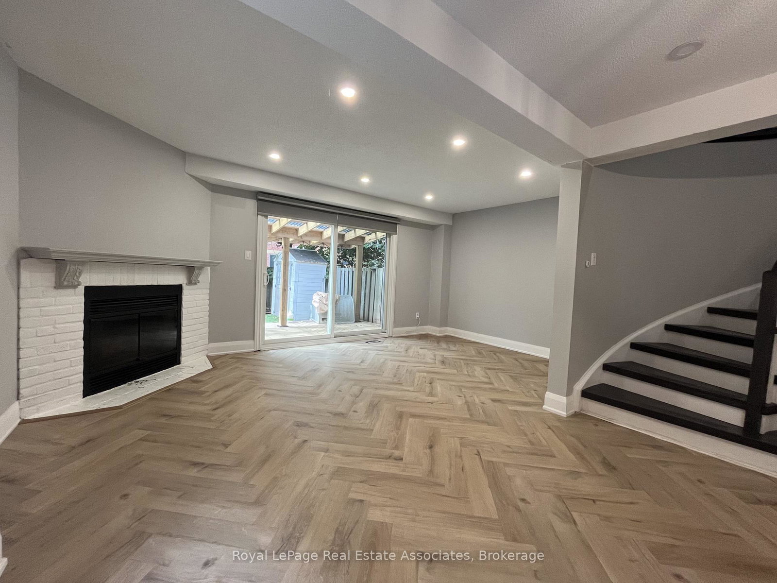1112-gable-drive-oakville-ontario-w13605582