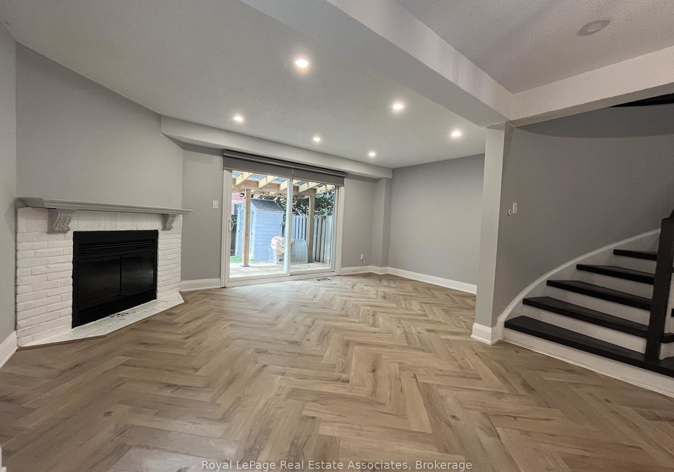 1112-gable-drive-oakville-ontario-w13605582