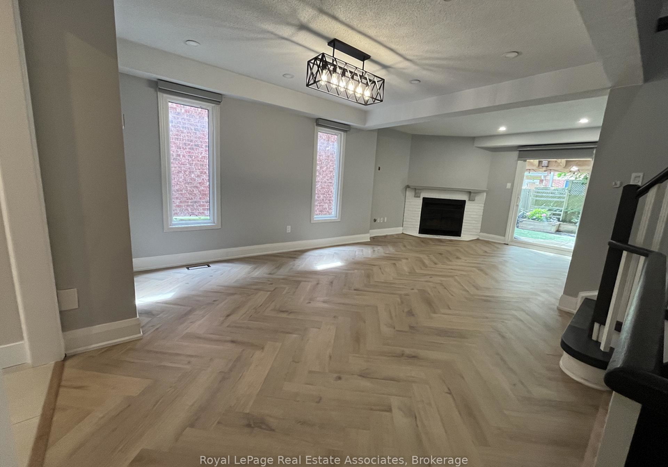 1112-gable-drive-oakville-ontario-w13605582