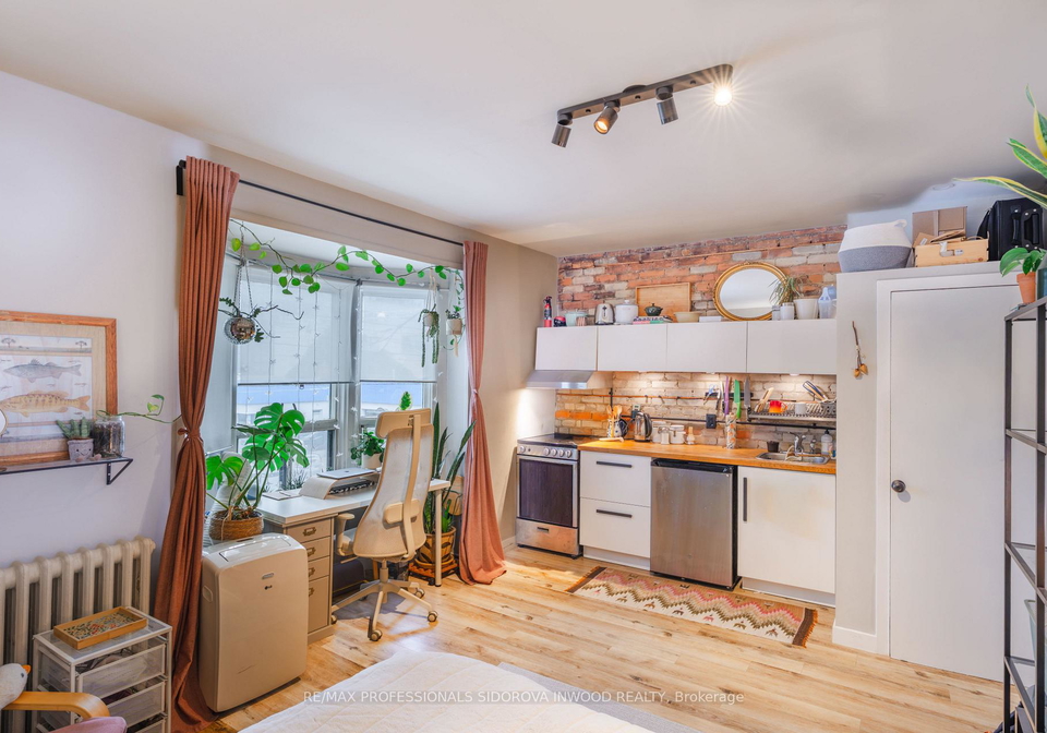 2088-dundas-street-w-toronto-toronto-ontario-w13605716