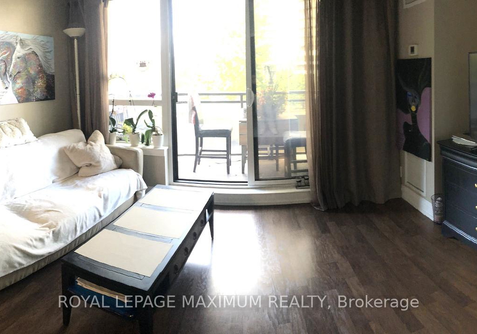 1070-sheppard-avenue-w-toronto-york-ontario-w13605794