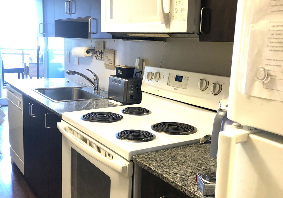 1070-sheppard-avenue-w-toronto-york-ontario-w13605794