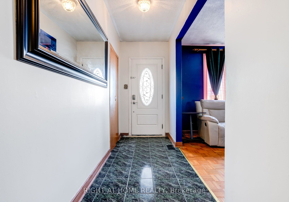 4-leslie-street-brampton-ontario-w13606604