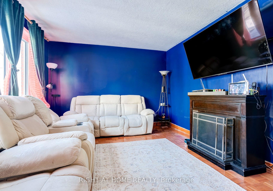 4-leslie-street-brampton-ontario-w13606604