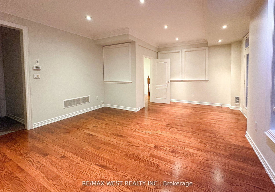160-bob-yuill-drive-toronto-york-ontario-w13606714