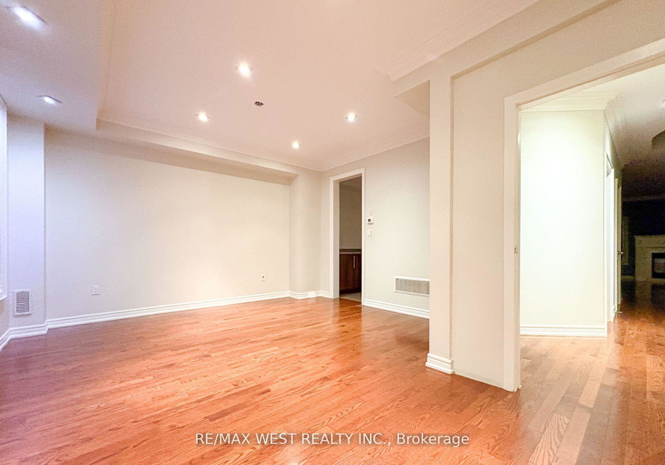 160-bob-yuill-drive-toronto-york-ontario-w13606714