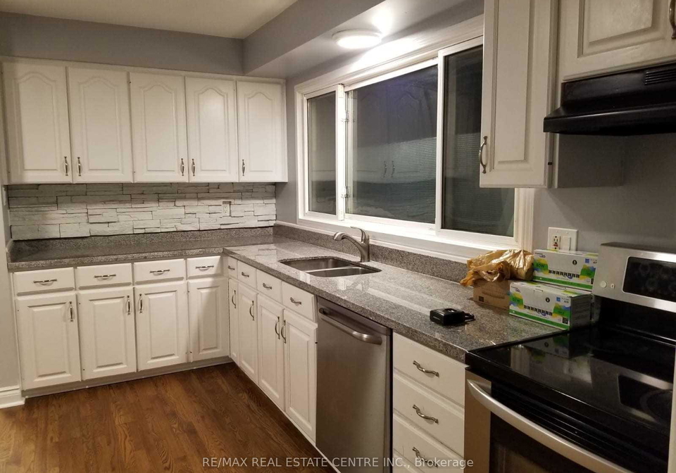 363-duncombe-drive-burlington-ontario-w13607182