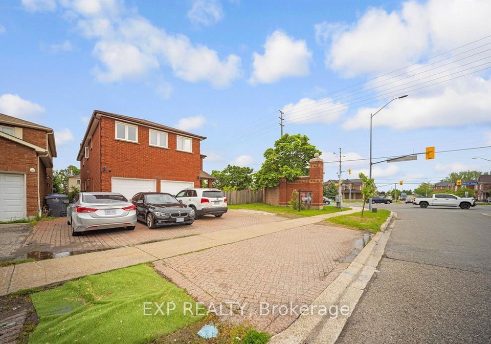 692-huntington-ridge-drive-mississauga-ontario-w13607286