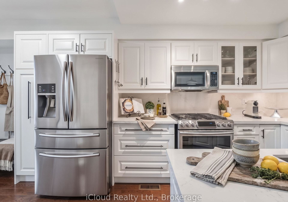 110-glenashton-drive-oakville-ontario-w13607352