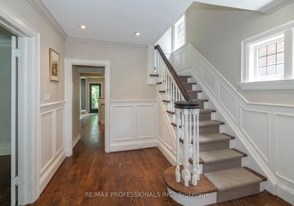 61-grenview-boulevard-n-toronto-etobicoke-ontario-w13607658