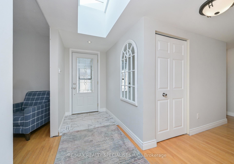 8-beechwood-crescent-brampton-ontario-w13607902