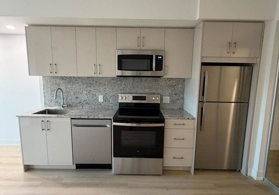 4000-eglinton-avenue-w-toronto-etobicoke-ontario-w13608070