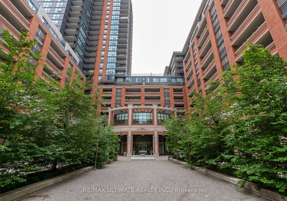 830-lawrence-avenue-w-toronto-north-york-ontario-w13608336