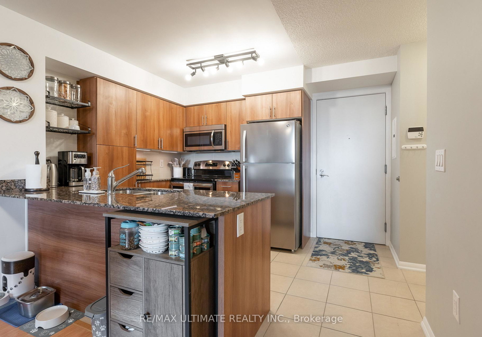 830-lawrence-avenue-w-toronto-north-york-ontario-w13608336