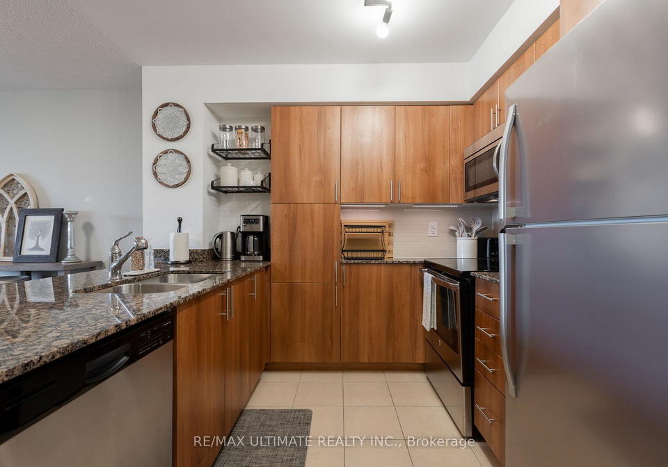 830-lawrence-avenue-w-toronto-north-york-ontario-w13608336