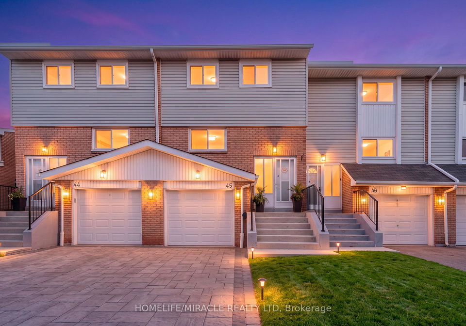 45-lincoln-court-brampton-ontario-w13608396