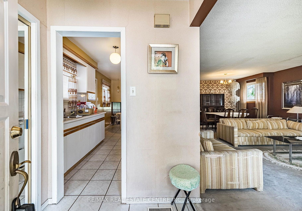 940-bloor-street-mississauga-ontario-w13608764
