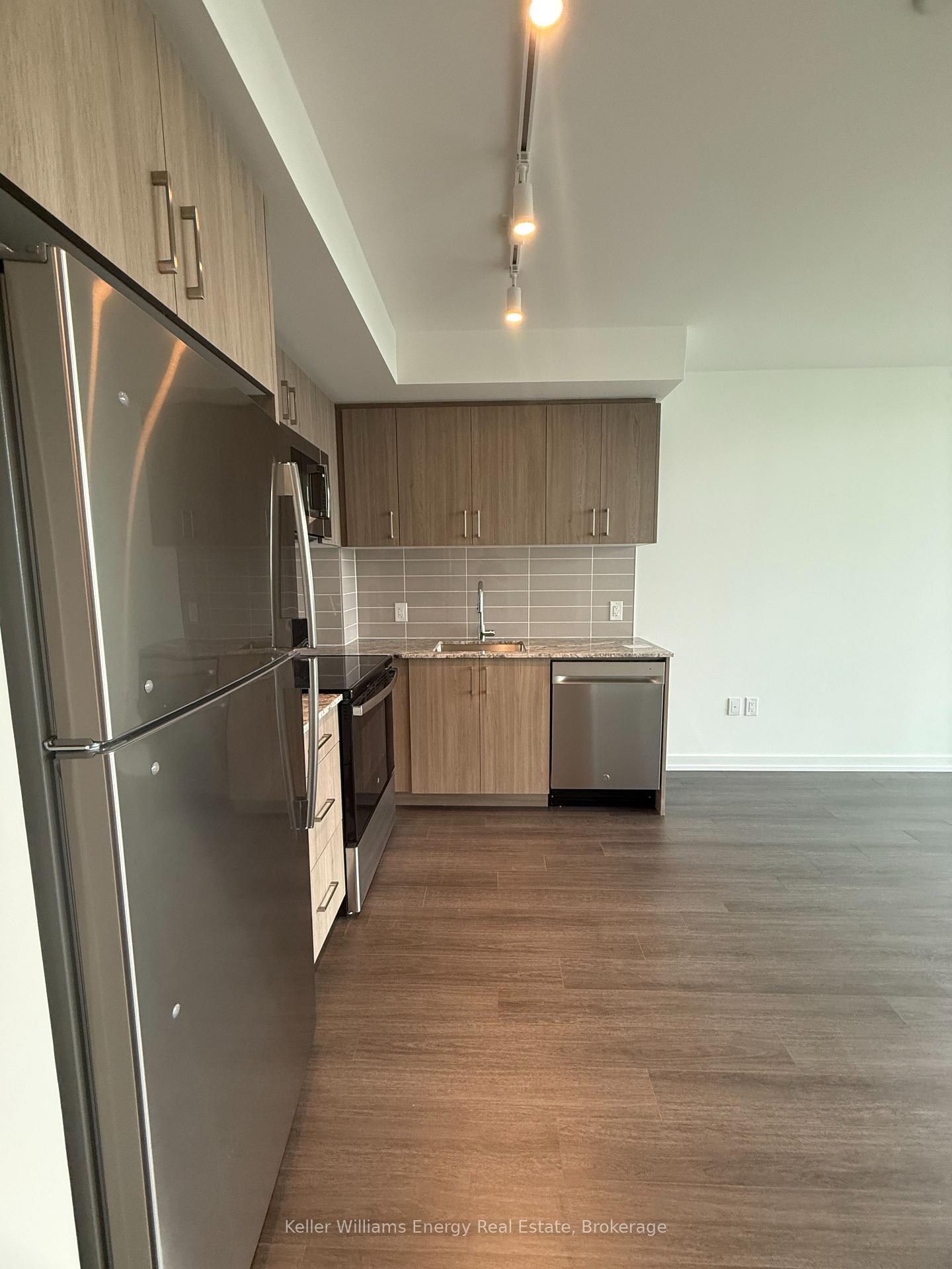 4010-eglinton-avenue-w-toronto-etobicoke-ontario-w13608790