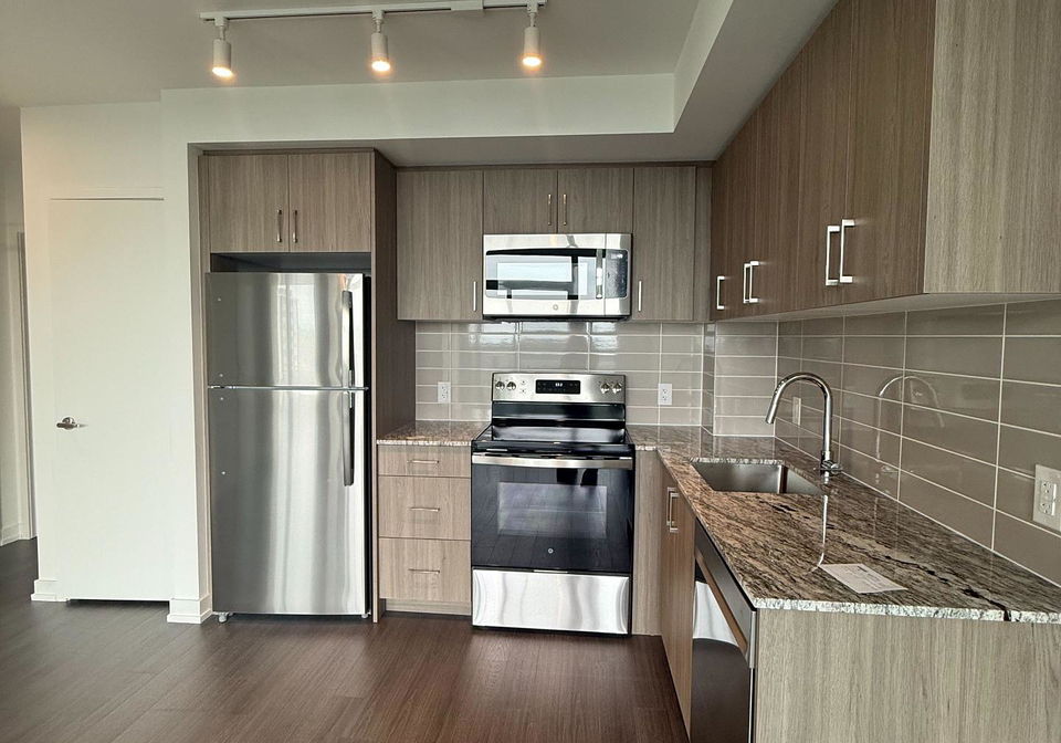 4010-eglinton-avenue-w-toronto-etobicoke-ontario-w13608790