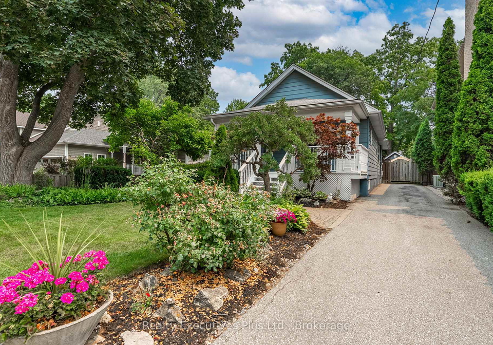 322-pine-avenue-oakville-ontario-w13609074