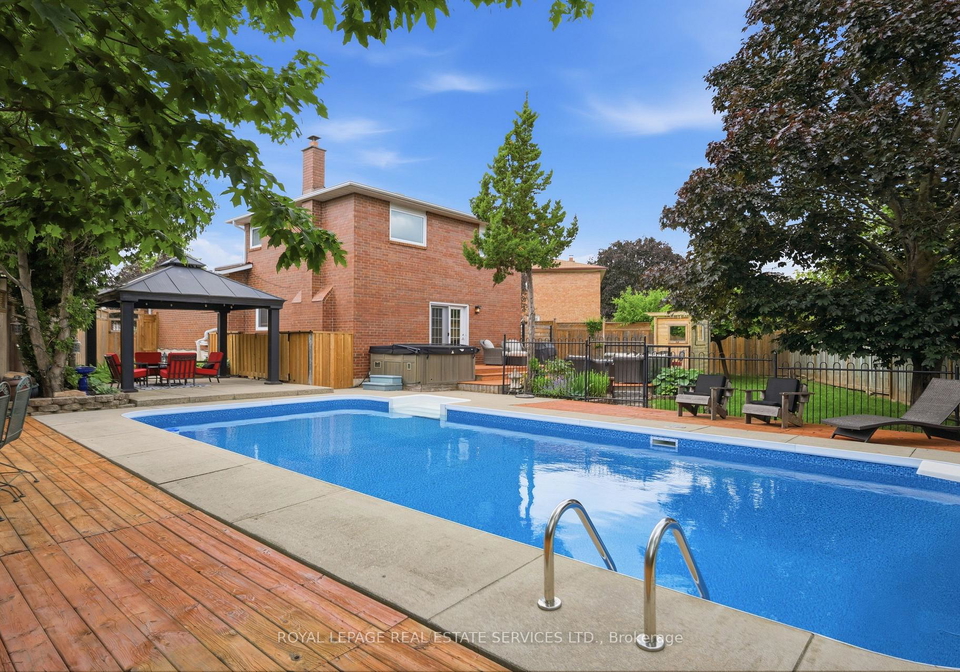 2035-pen-street-oakville-ontario-w13609228