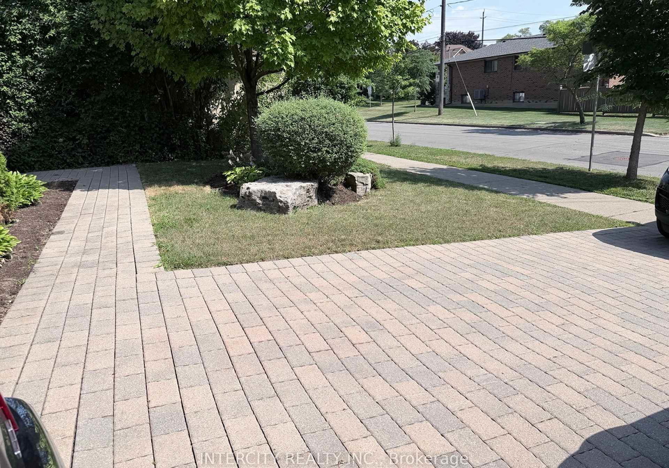 36-strathburn-boulevard-toronto-york-ontario-w13609244