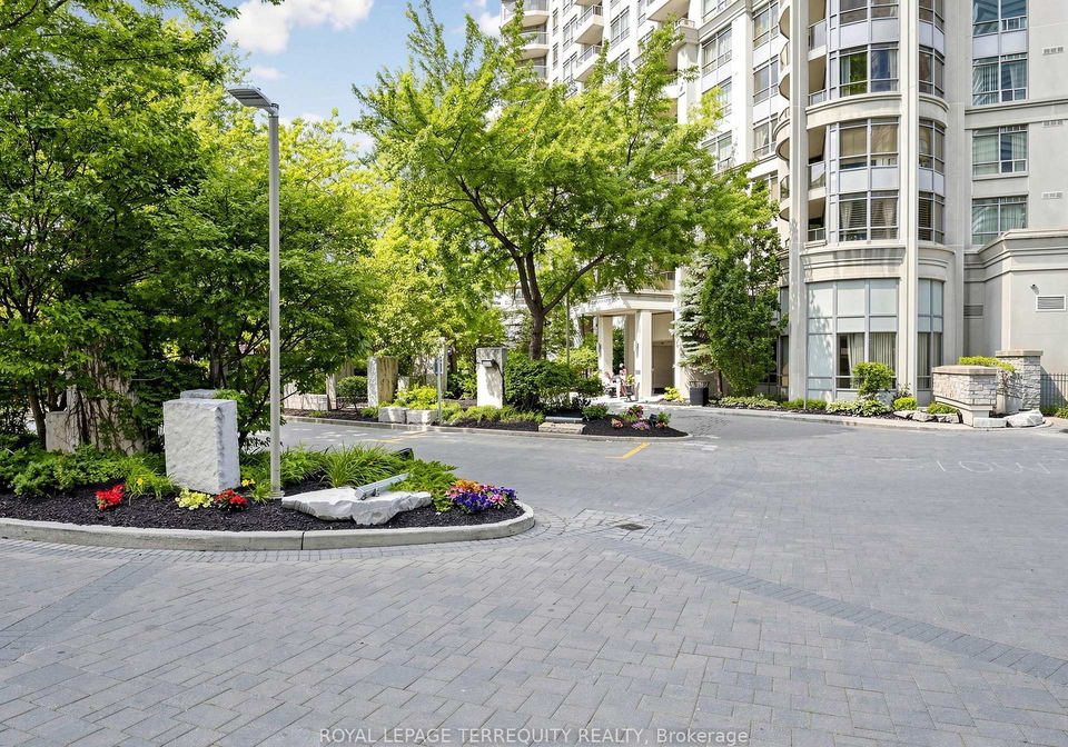 310-burnhamthorpe-road-w-mississauga-ontario-w13609518