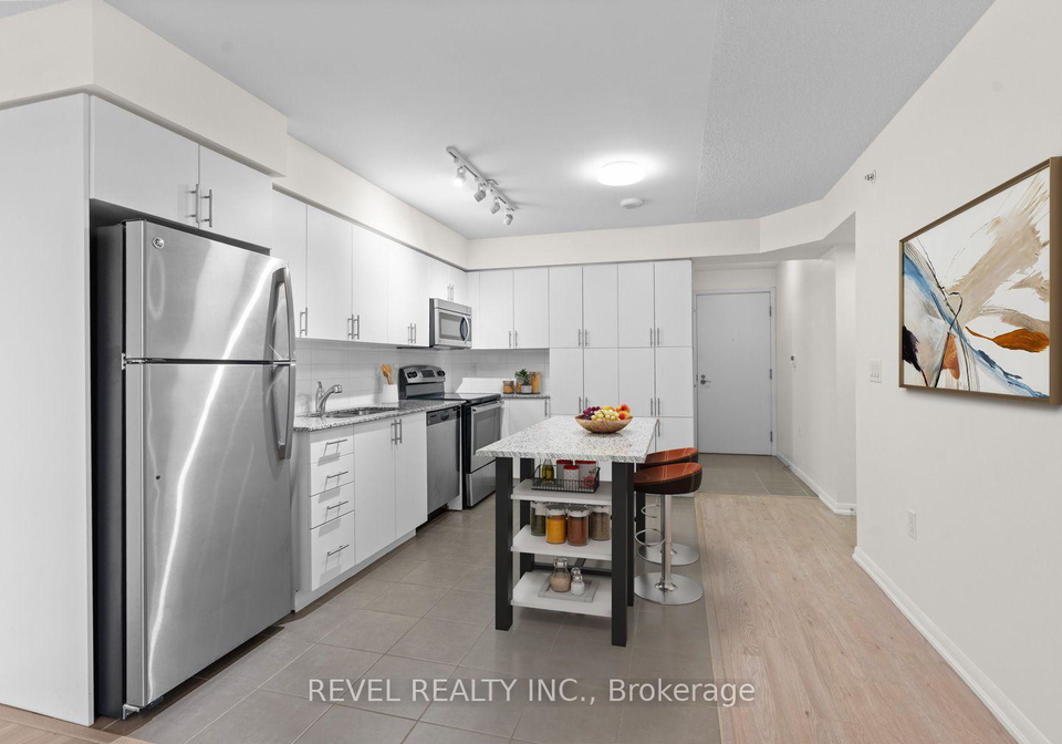 830-lawrence-avenue-w-toronto-north-york-ontario-w13609810