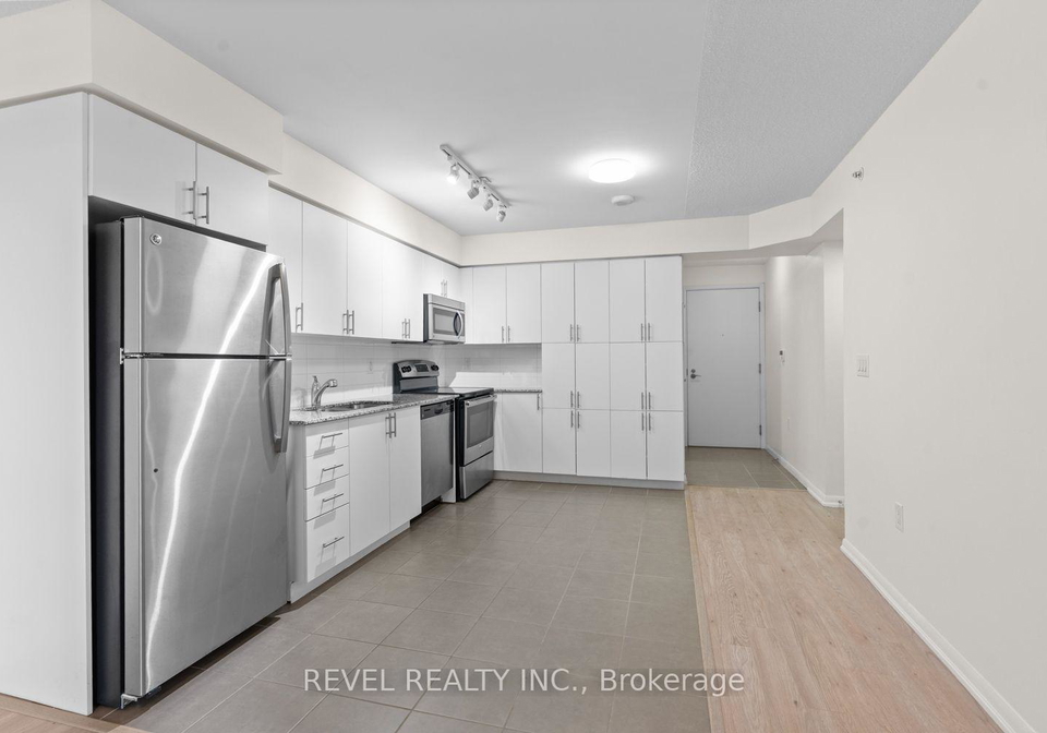830-lawrence-avenue-w-toronto-north-york-ontario-w13609810