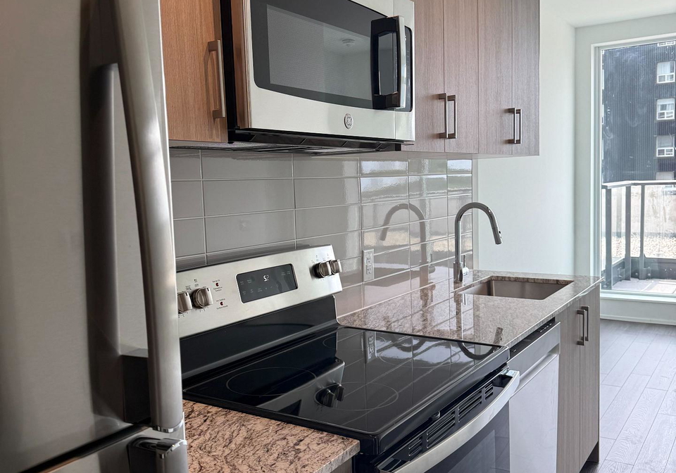 4010-eglinton-avenue-w-toronto-etobicoke-ontario-w13610240