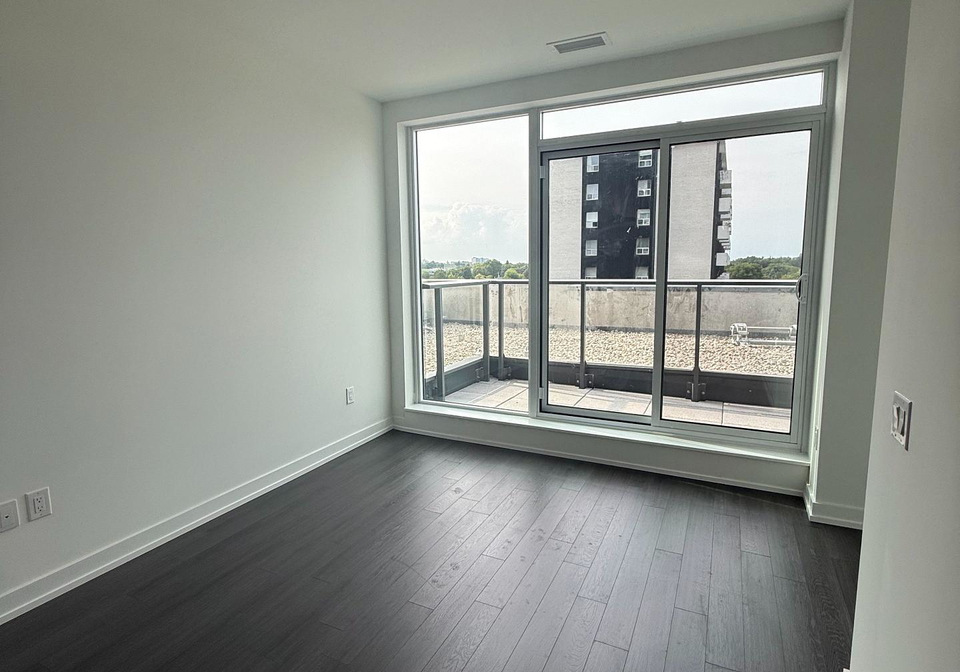 4010-eglinton-avenue-w-toronto-etobicoke-ontario-w13610240