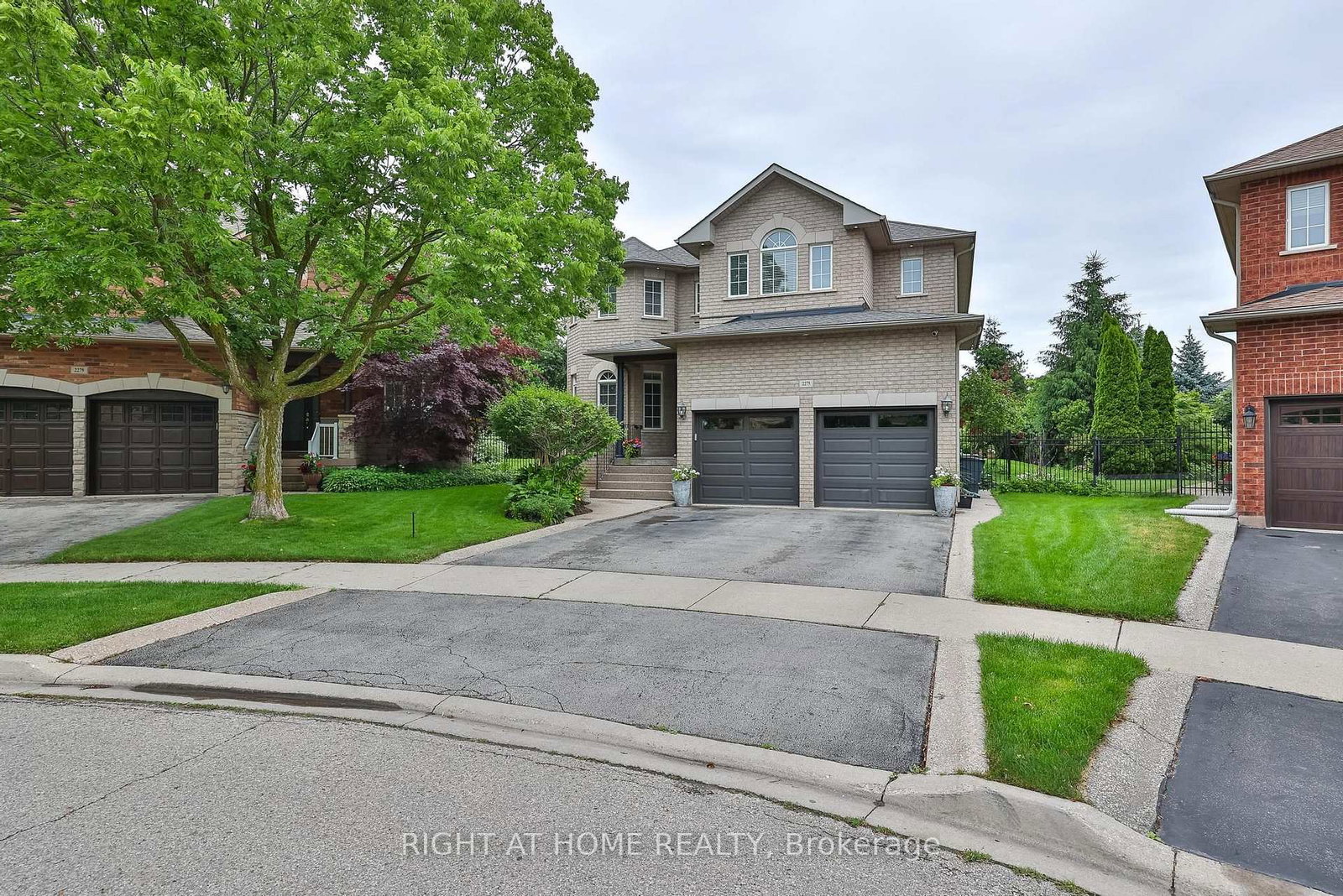 2275-whitecliffe-way-oakville-ontario-w13610260