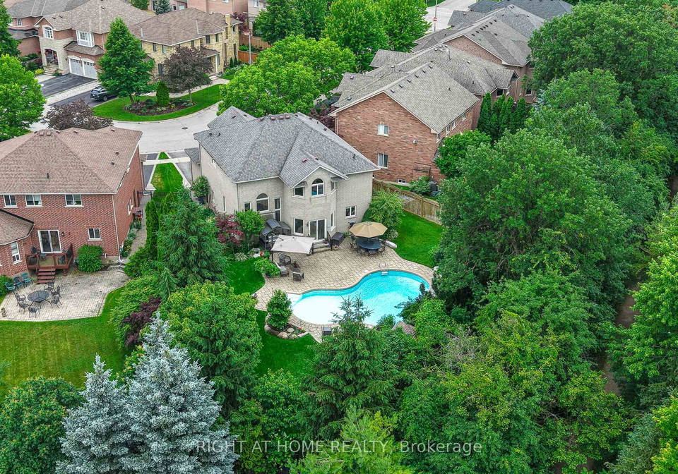 2275-whitecliffe-way-oakville-ontario-w13610260