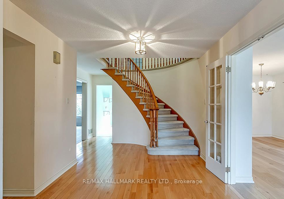 1361-monks-passage-oakville-ontario-w13610318