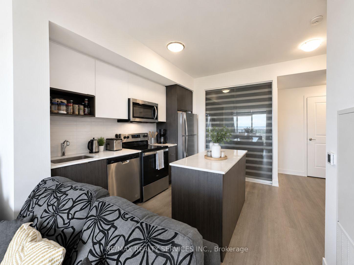 202-burnhamthorpe-road-e-mississauga-ontario-w13610360