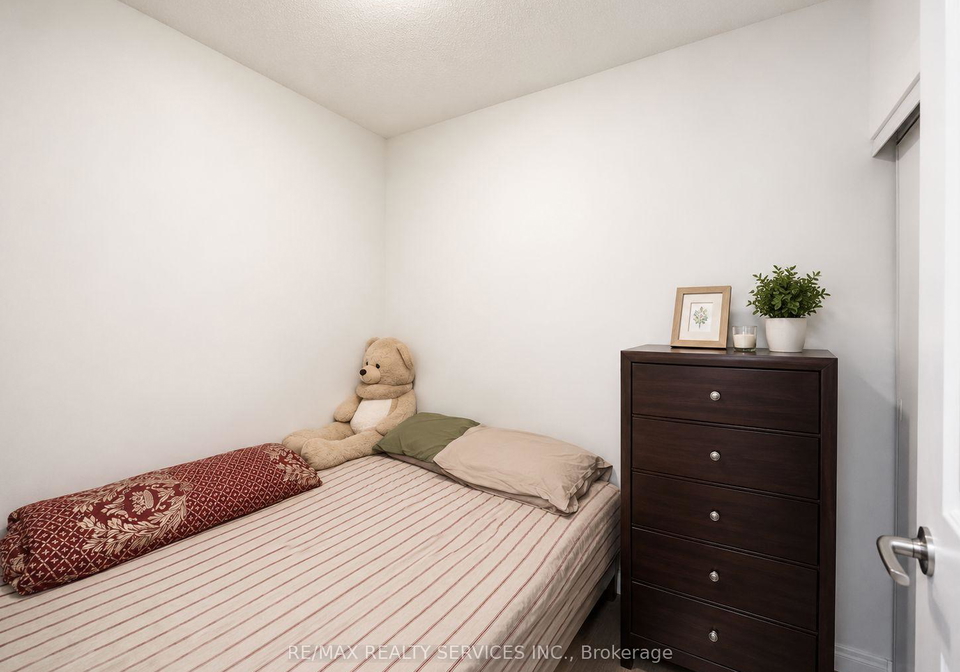 202-burnhamthorpe-road-e-mississauga-ontario-w13610360