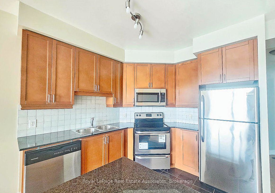 80-absolute-avenue-mississauga-ontario-w13610400