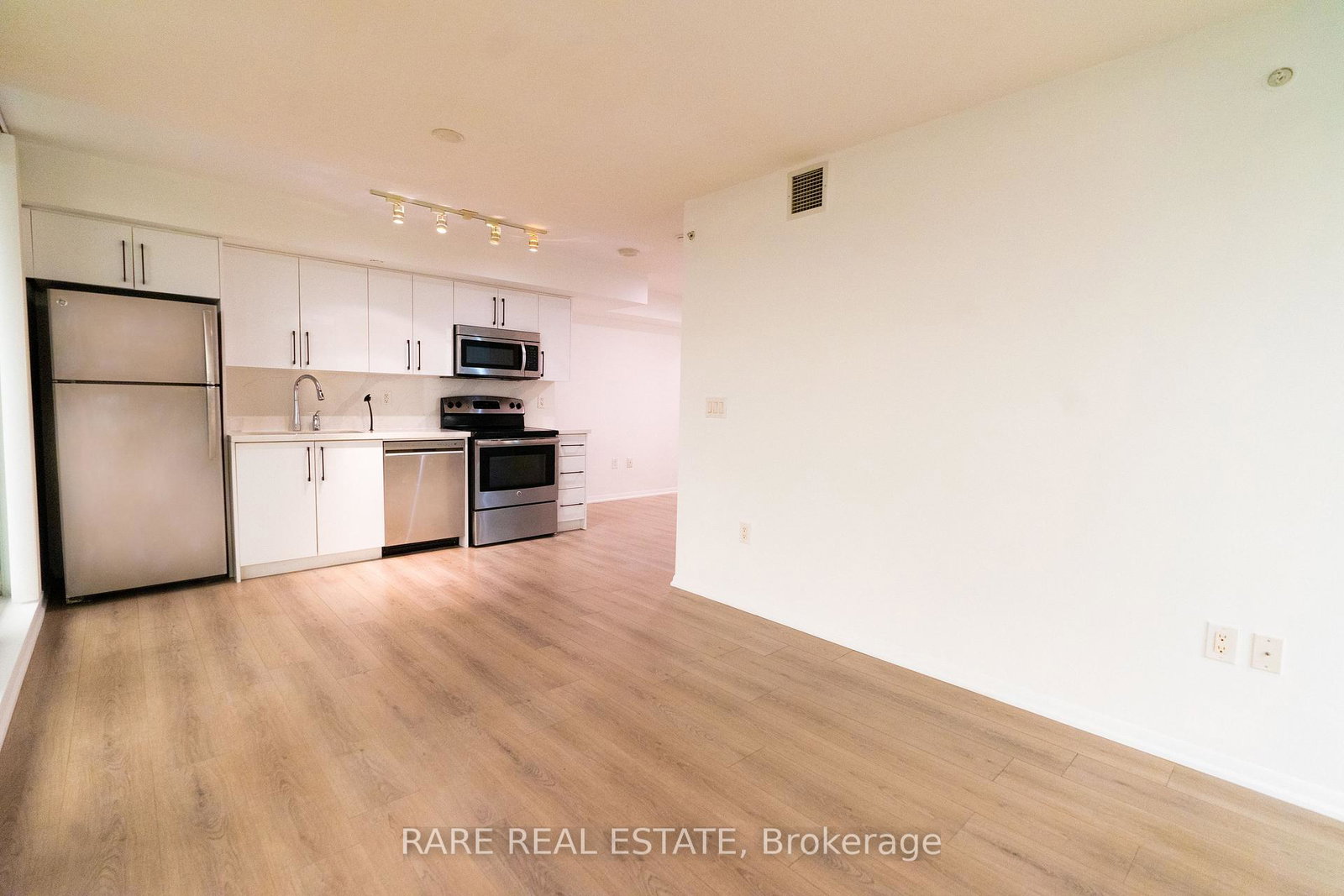 830-lawrence-avenue-w-toronto-north-york-ontario-w13610410
