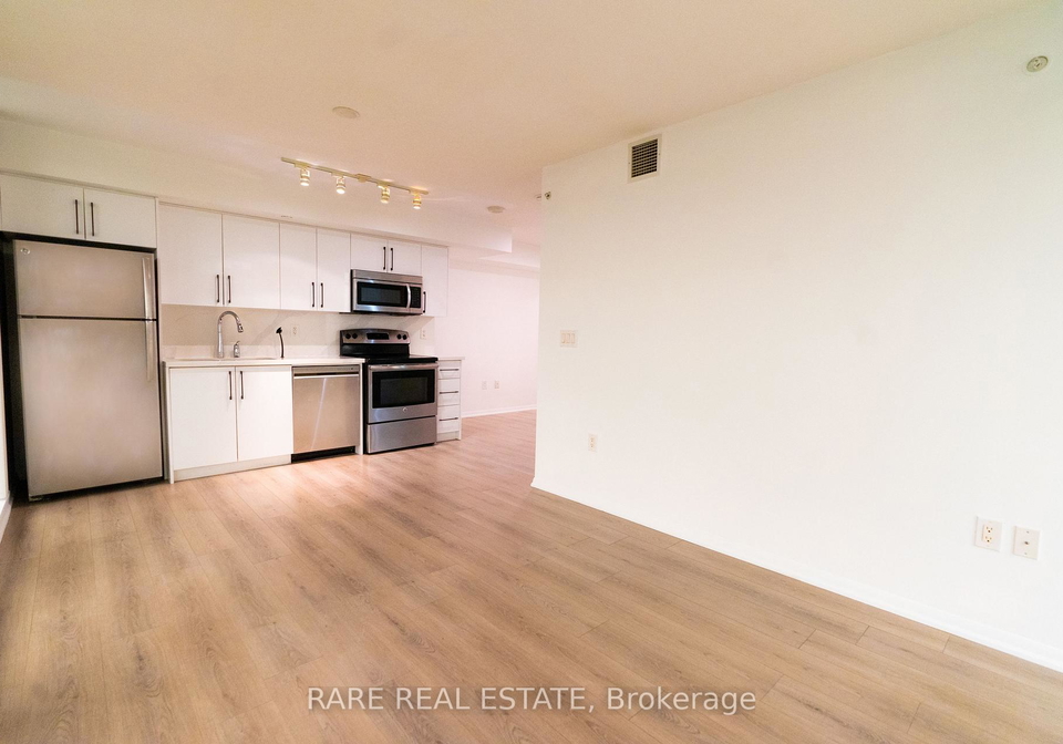 830-lawrence-avenue-w-toronto-north-york-ontario-w13610410