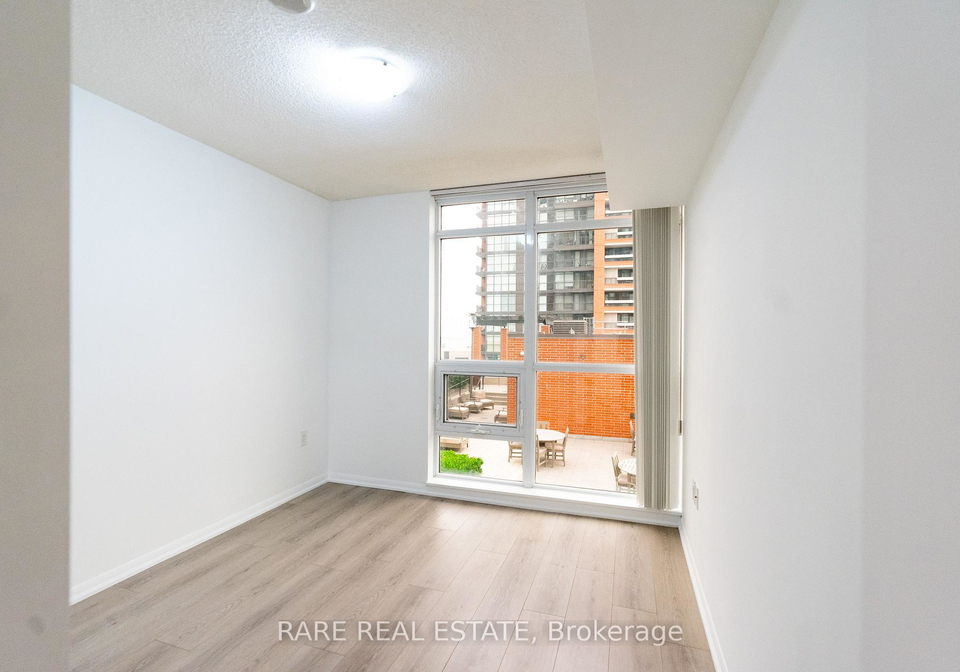 830-lawrence-avenue-w-toronto-north-york-ontario-w13610410