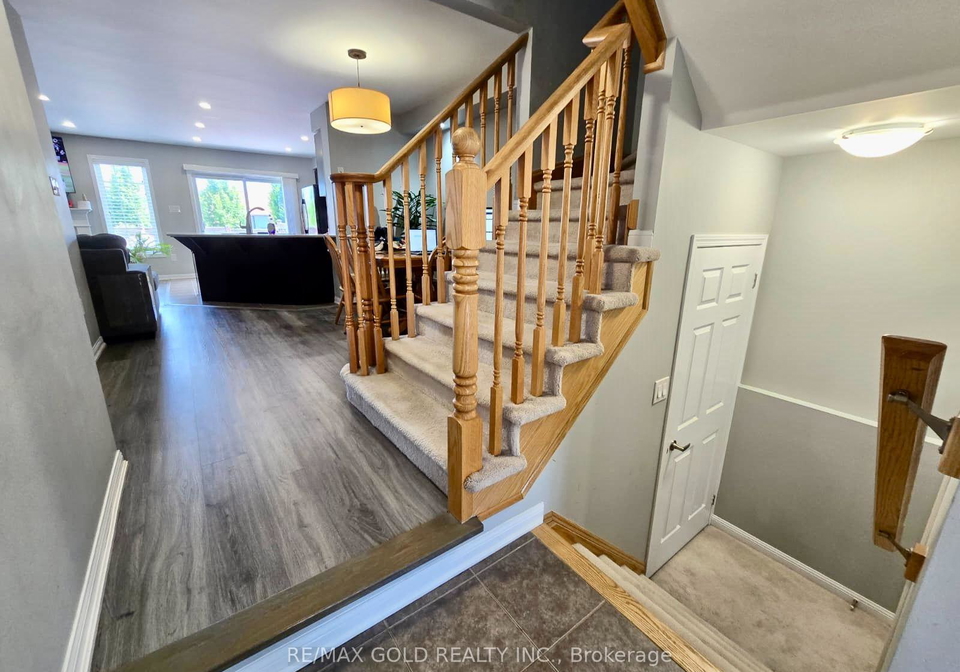 1061-nadalin-heights-milton-ontario-w13610434