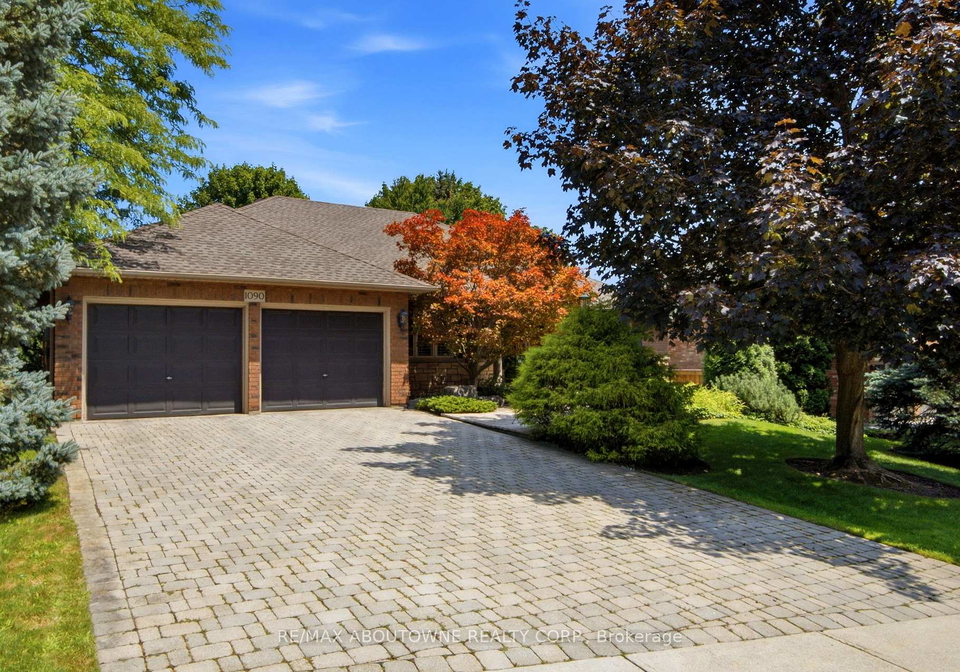 1090-crofton-way-burlington-ontario-w13611572