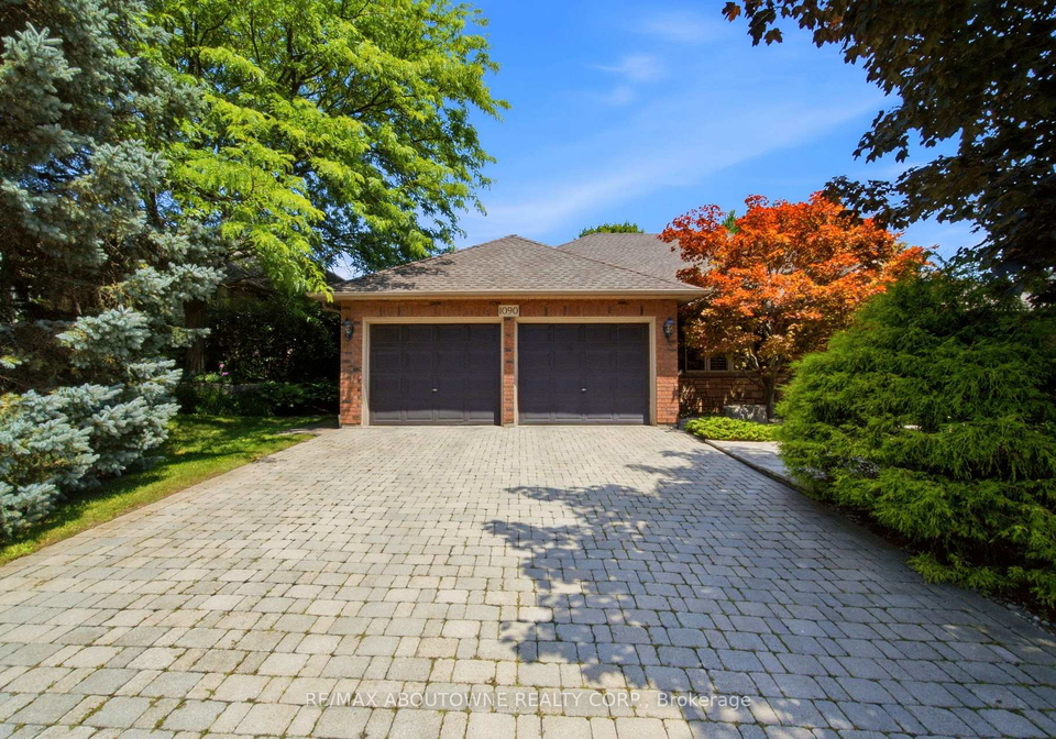 1090-crofton-way-burlington-ontario-w13611572