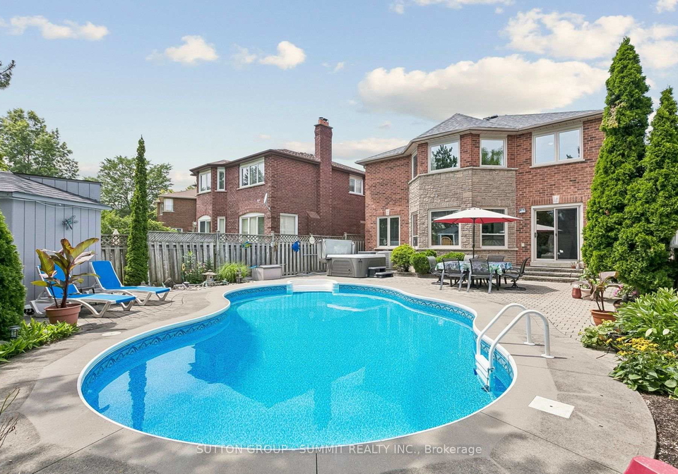 3176-dovetail-mews-mississauga-ontario-w13611824