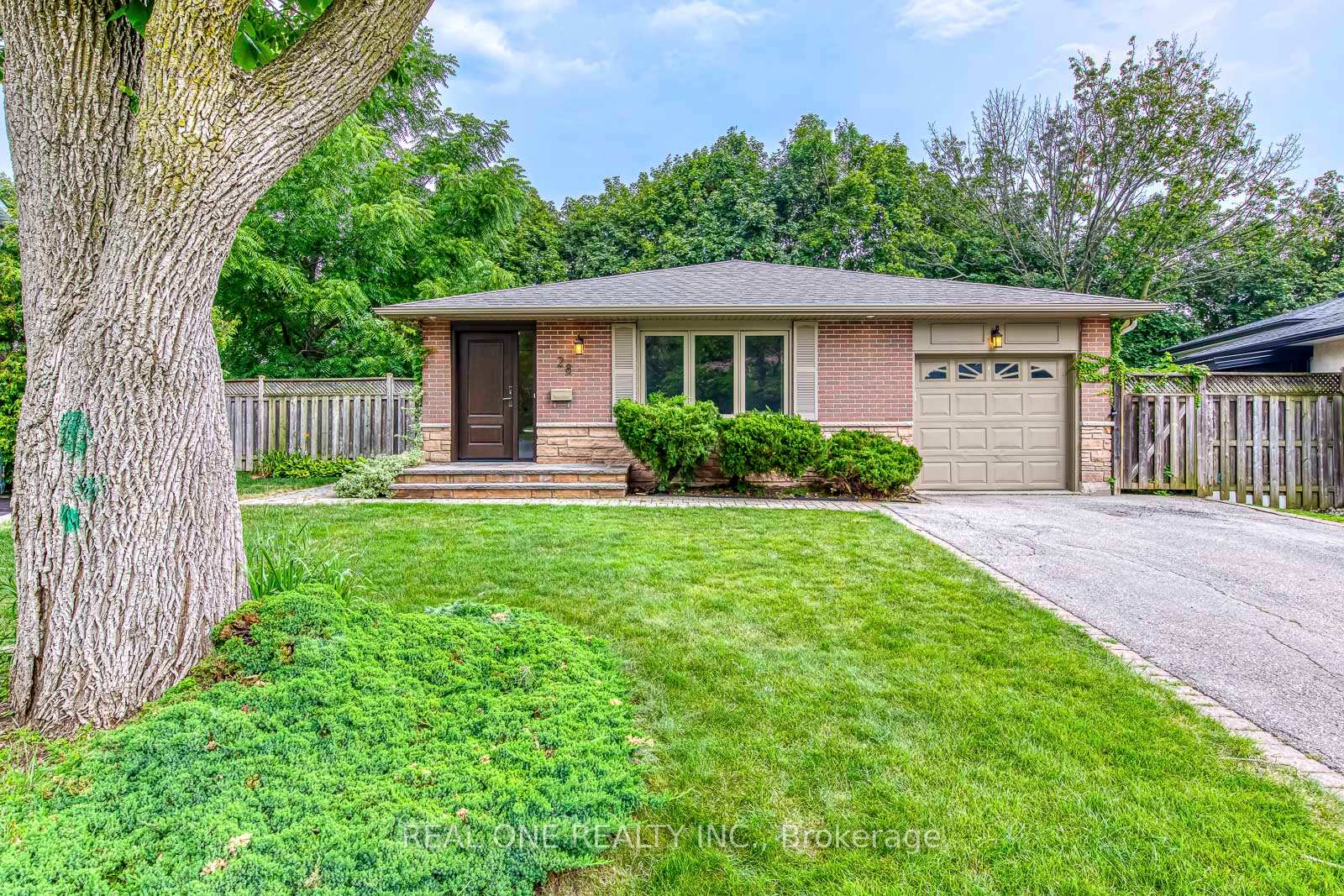 28-osborne-crescent-oakville-ontario-w13611862