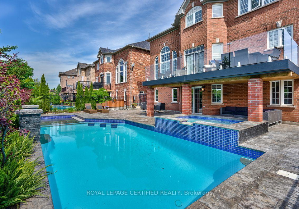 2499-highmount-crescent-oakville-ontario-w13612044