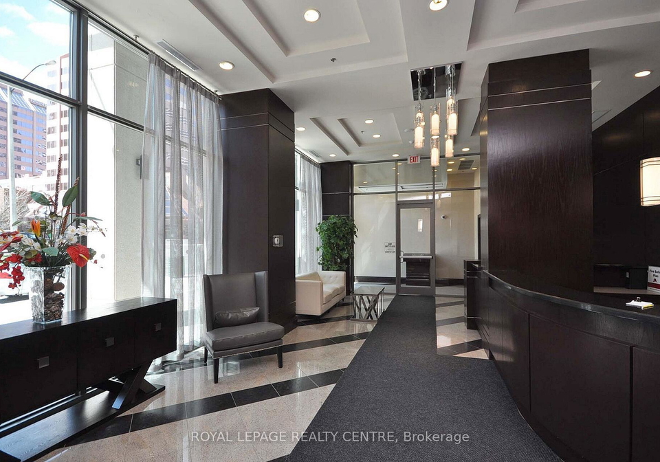 208-enfield-place-mississauga-ontario-w13612810