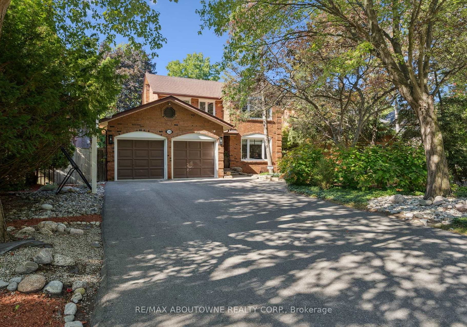 1194-queen-victoria-avenue-mississauga-ontario-w13612890